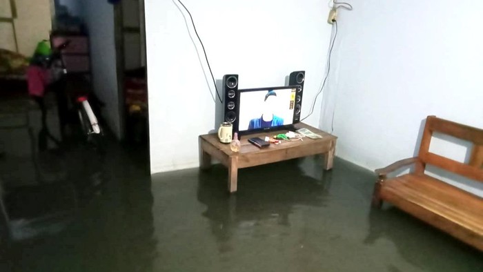 Banjir Campur Limbah Pabrik Gula Rendam Permukiman Warga di Tulungagung