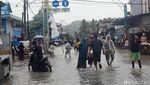 Potret Banjir Majene Sulbar Rendam 2 Kecamatan hingga Jalan Trans Sulawesi