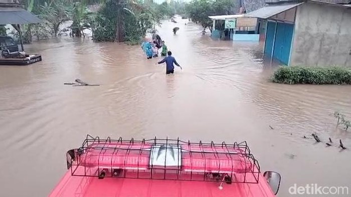 Banjir melanda dua desa di Lampung Selatan.