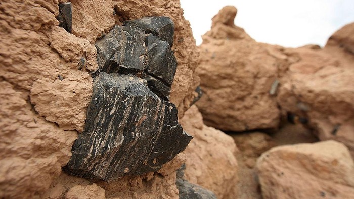 Batu vulkanik ini dihargai oleh penduduk asli Amerika selama ribuan tahun untuk membuat mata panah dan ujung tombak serta untuk berdagang dengan suku lain.