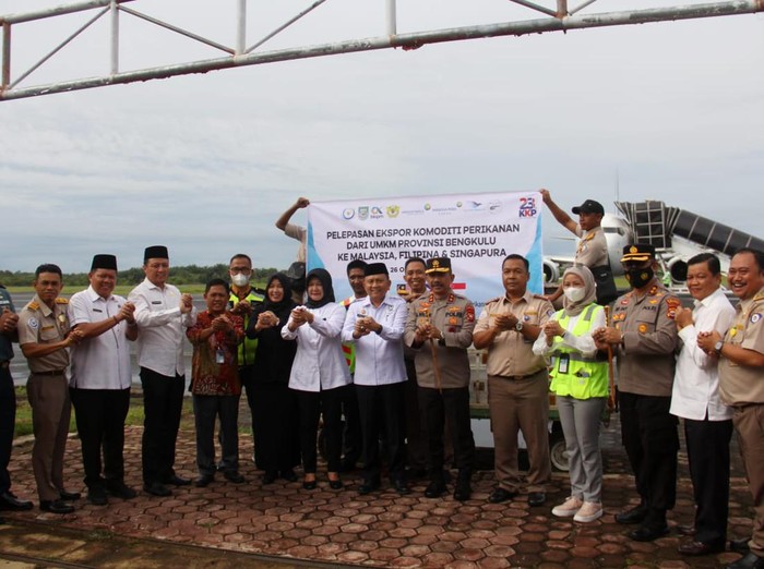 Pelepasan pengiriman lintah hidup dari Bengkulu. Istimewa
