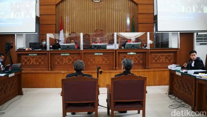 Brigjen Hendra Kurniawan dan Kombes Agus Nurpatria Adi Purnama menjalani sidang lanjutan perintangan penyidikan kasus pembunuhan Brigadir Yosua Hutabarat di Pengadilan Negeri Jakarta Selatan, Kamis (27/10/2022).