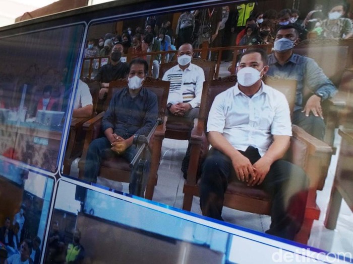Brigjen Hendra Kurniawan dan Kombes Agus Nurpatria Adi Purnama menjalani sidang lanjutan perintangan penyidikan kasus pembunuhan Brigadir Yosua Hutabarat di Pengadilan Negeri Jakarta Selatan, Kamis (27/10/2022).