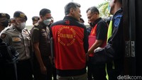 Brigjen Hendra Kurniawan tiba di Pengadilan Negeri Jakarta Selatan, Kamis (27/10/2022). Hendra hadir dengan mengenakan rompi tahanan Kejaksaan Negeri Jakarta Selatan.