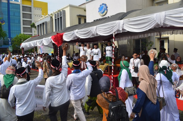 Bupati Indramayu & Sekjen Kemenag Lepas Peserta Gerak Jalan Kerukunan