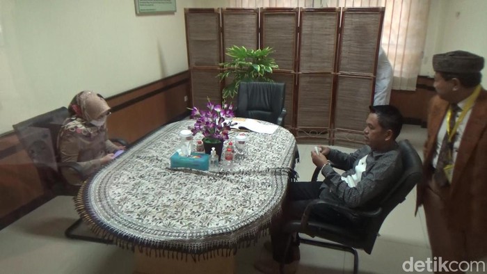 Bupati Purwakarta Anne Ratna Mustika dan Dedi Mulyadi. Bupati Purwakarta Anne Ratna Mustika dan Dedi Mulyadi.
