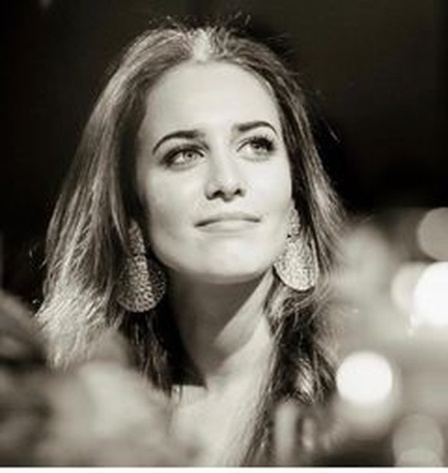 Sebagai anak pengusaha dan pemilik F1, kehidupannya tentu dekat dengan kendaraan-kendaraan mewah. Tak hanya mobil, ia juga terlihat menikmati liburan dengan pesawat jet dan yacht.Foto: Instagram Chloe Stroll