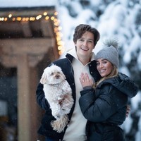 Tahun lalu, pewaris tersebut jadi perbincangan ketika dilamar di Swiss setelah dua tahun berpacaran dengan atlet Olimpiade asal Australia, Scotty James. Mereka dikenalkan oleh kakak Chloe yang merasa mereka cocok dan harus menikah. Foto: Instagram Chloe Stroll