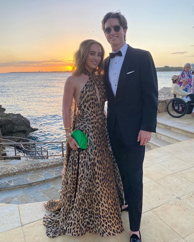 Chloe dan Scotty telah menggelar pesta pertunangan di Cannes, Prancis yang dihadiri selebriti, seperti Catherine Zeta-Jones hingga Tommy Hilfiger.Foto: Instagram Chloe Stroll