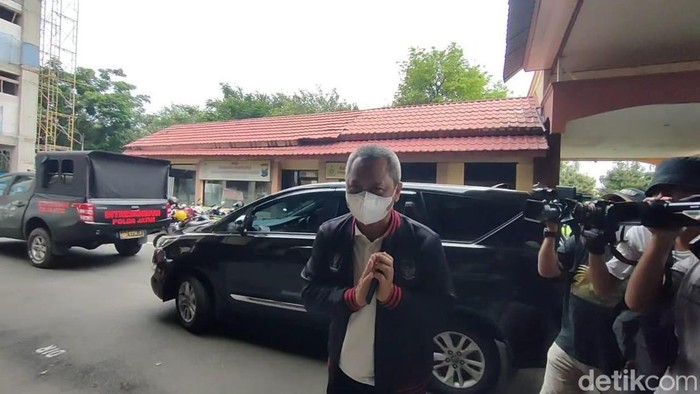 Direktur OPerasional PT LIB Irjen (Purn) Sudjarno di Polda Jatim