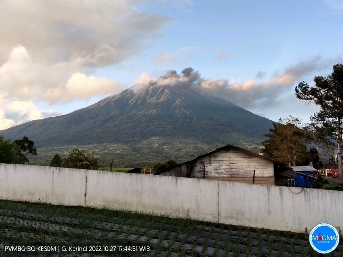 Erupsi Gunung Kerinci Jambi (Foto: Istimewa)