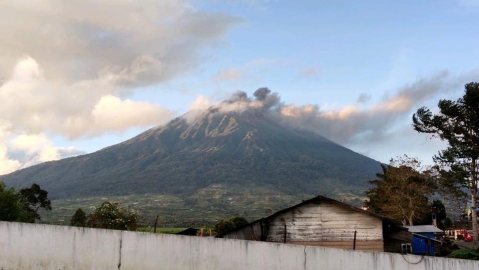 Erupsi Gunung Kerinci Jambi (Foto: Istimewa)