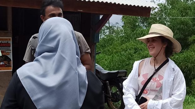 Beberapa wisatawan Eropa datang ke Desa Balerante, Kecamatan Kemalang