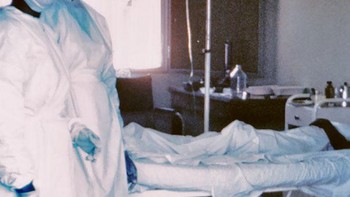 Mayinga NSeka, perawat di sebuah rumah sakit di Zaire (Kongo) tewas terpapar virus Ebola tak lama setelah dia merawat pasien di sana. Dia tewas dalam usia 22 tahun pada 19 Oktober 1976 Foto: Boredpanda  