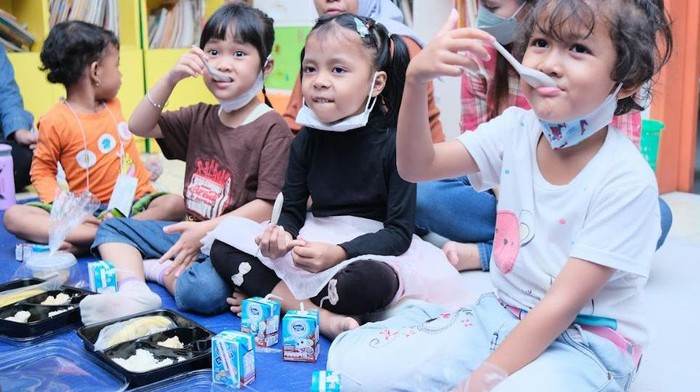 Gerakan Sarapan Keliling Sasar Anak-anak di Jakarta-Depok-Tangerang Program 'Gerakan Sarapan Keliling' diluncurkan di Jakarta, Depok, dan Tangerang. Program ini mendorong anak sarapan dengan makanan bergizi seimbang.