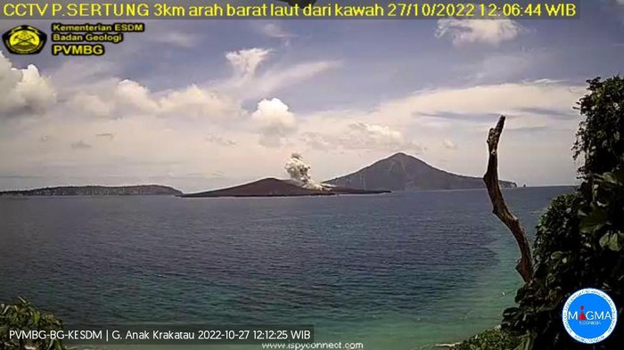 Gunung Anak Krakatau erupsi lagi pada Kamis 27 Oktober 2022.