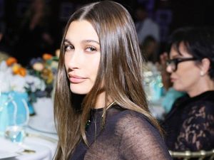 Hailey Bieber Ungkap Idap Kista Ovarium Sebesar Buah Apel