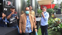 Tak banyak yang diungkapkan Gazalba setelah menjalani pemeriksaan. Dia enggan memberikan penjelasan terkait pemeriksaannya.