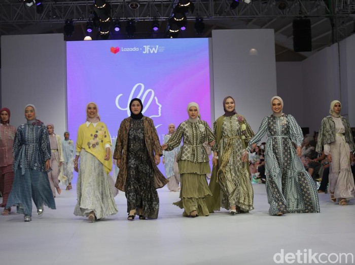 Heaven Lights mengusung tema Fleur Allure dalam koleksi di JFW 2023, Heaven Lights mengusung tema Fleur Allure dalam koleksi di JFW 2023,