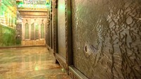 Bekas tembakan juga terlihat di kaca masjid. Selain berlubang, kaca itu juga retak.