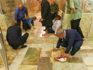 Detik-detik Masjid Syiah di Iran Diserang Kelompok Bersenjata