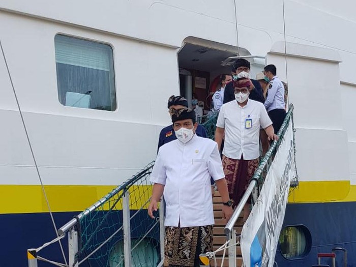 Kapal pesiar MV National Geographic Orion bersandar di Benoa Cruise Terminal (BCT)