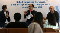 Produk ini memungkinkan karyawan mengambil sebagian gaji di muka (kasbon) secara real time tanpa jaminan.