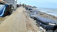 Sejak tahun 2007, pihaknya mengungkap sudah ada 328 rumah warga yang rusak akibat tanahnya tergerus abrasi.