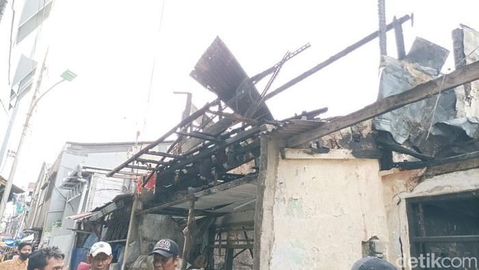 Kebakaran Hanguskan 5 Rumah di Jakbar