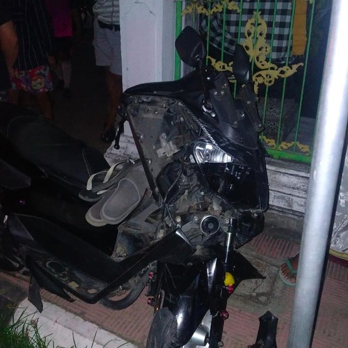 Kecelakaan lalu lintas di Jalan Raya Simpang 4 Penarukan, KM 5.300, Kelurahan Penarukan, Kecamatan Buleleng Kabupaten Buleleng, Bali, Rabu (26/10/2022). (Foto: Dok. Humas Polres Buleleng)