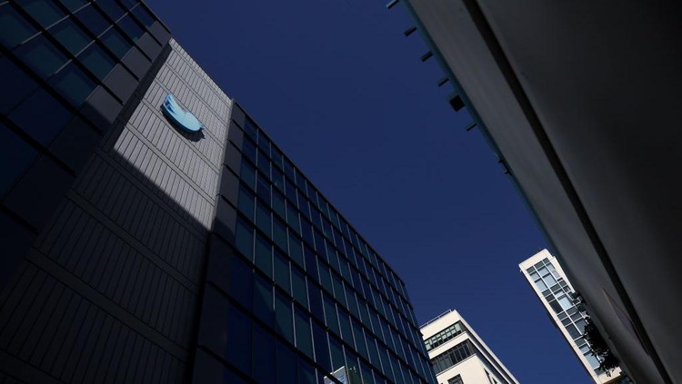 Kesempatan Terakhir Akuisisi Twitter, Elon Musk Sambangi Kantor Pusat Musk telah memberi tahu investor yang terlibat dalam kesepakatan bahwa ia berencana untuk menyelesaikan pembelian pada batas waktu hari Jumat.