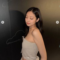 Jennie BLACKPINK membuktikan eksistensinya sebagai idol KPop yang mendunia. Setelah bekerja sama dengan sejumlah brand fashion dan makeup dunia, Jennie digaet menjadi endorser brand mobil sport mewah asal Jerman, Porsche. Foto: dok. Instagram @jennierubyjane