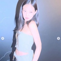 Jennie BLACKPINK sendiri sudah mengoleksi sportcar Porsche sebelum diajak berkolaborasi. Dia diketahui memiliki tiga koleksi Porsche antara lain Porsche Cayenne, Porsche Panamera, dan Porsche Turbo 911 S. Foto: dok. Instagram @jennierubyjane