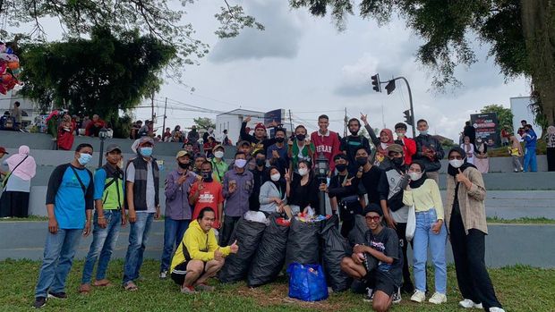 Komunitas Saling.id (Sahabat Lingkungan) yang fokus penanganan sampah