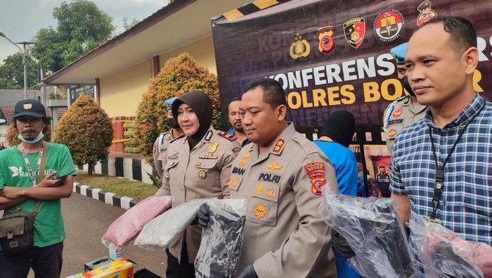 Konferensi pers  Kapolres Bogor, AKBP Iman Imanuddin
