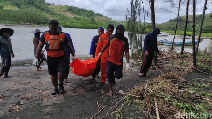korban truk nyebur sungai kedung cenit