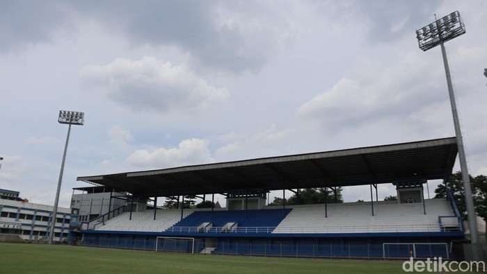 Lapangan di Stadion Persib.