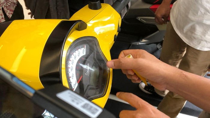 Lapisan Film Proteksi Interior Mobil dan Speedometer Motor