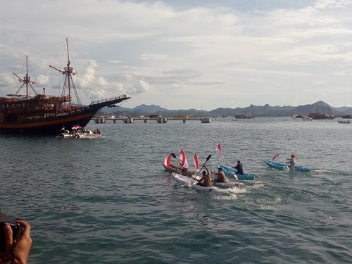 Lomba dayung kano memeriahkan IFG Labuan Bajo di Perairan Labuan Bajo, Kamis (27/10/2022) sore.