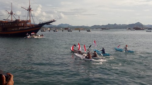Lomba dayung kano memeriahkan IFG Labuan Bajo di Perairan Labuan Bajo, Kamis (27/10/2022) sore.
