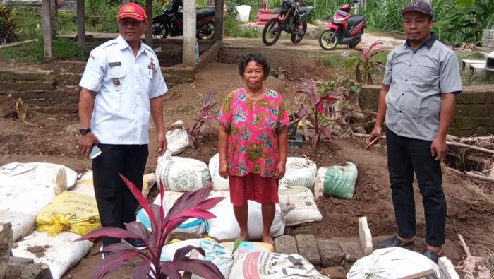 makam tulungagung diterjang banjir, mayat bermunculan, keluarga memakamkan kembali