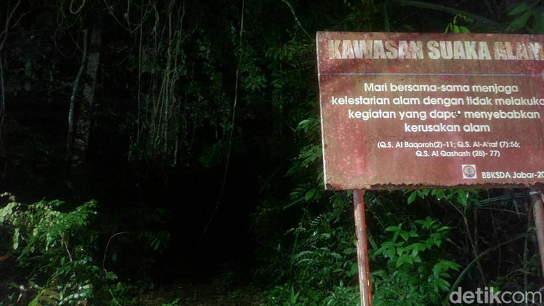 Malam gelap di Gunung Tangkil Sukabumi.