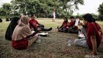 Melihat Relawan CT ARSA Foundation Latihan Fisik dan Kepemimpinan