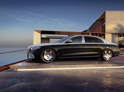 Di balik bonetnya, Mercedes-Maybach S-Class dilengkapi dengan mesin V8 empat liter yang dapat menghasilkan tenaga 503 hp dan torsi 700 Nm. Mobil ini bisa berlari dari titik nol sampai 100 km/jam dalam waktu 4,8 detik. Sedangkan kecepatan tertingginya 250 km/jam. Foto: Mercedes Benz