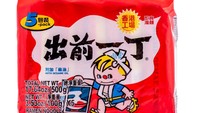 Nissin Demae, produk mie instan asal Jepang dengan cita rasa minyak wijen yang gurih beraroma. Bon Appetit menyebutkan kalau mie instan ini enaknya ditambahkan bayam, telur, hingga bakso. Foto: Bonappetit.com