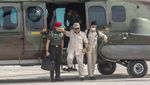 Momen Prabowo Serahkan Dua Helikopter Bell ke TNI AD