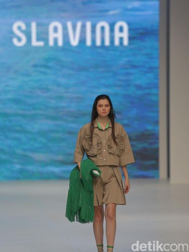 Nagita Slavina lewat brand busana miliknya Nagitaslavina.co mengeluarkan koleksi terbaru yang mengusung tema Paradiso di Jakarta Fashion Week 2023. Nagita Slavina lewat brand busana miliknya Nagitaslavina.co mengeluarkan koleksi terbaru yang mengusung tema Paradiso di Jakarta Fashion Week 2023.