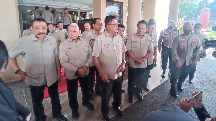 Para Mantan Kapolri Turun Gunung Sambangi Mabes Polri (Wildan/detikcom)