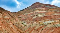 Hiking atau mendaki adalah olahraga yang relatif baru di Azerbaijan. Namun demikian negara ini memiliki keajaiban alam yang tak bisa dipandang sebelah mata, seperti Pegunungan Candy Cane yang spektakuler ini.