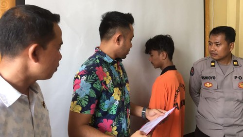 Pemuda inisial LFA (21) asal Kelurahan Pagutan, Kecamatan Mataram Kota Mataram dipolisikan ibu kandung, Kamis (27/10/2022).